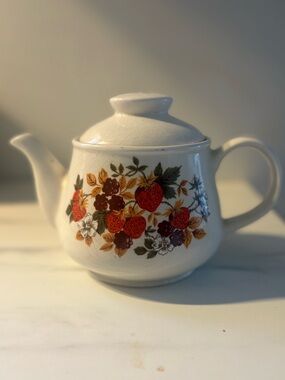 Vintage Sadler England Strawberry Floral Teapot – Cottagecore Kitchen Decor